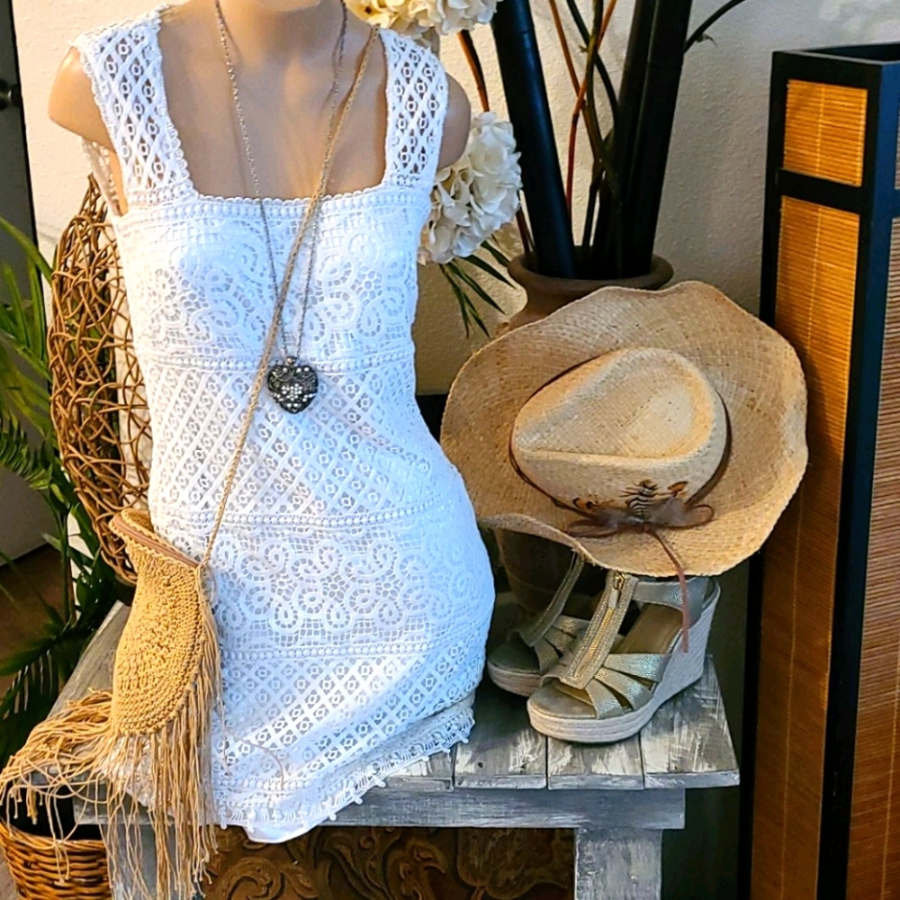 LAUNDRY STUNNING SUMMER WHITE LACE DRESS SIZE 2